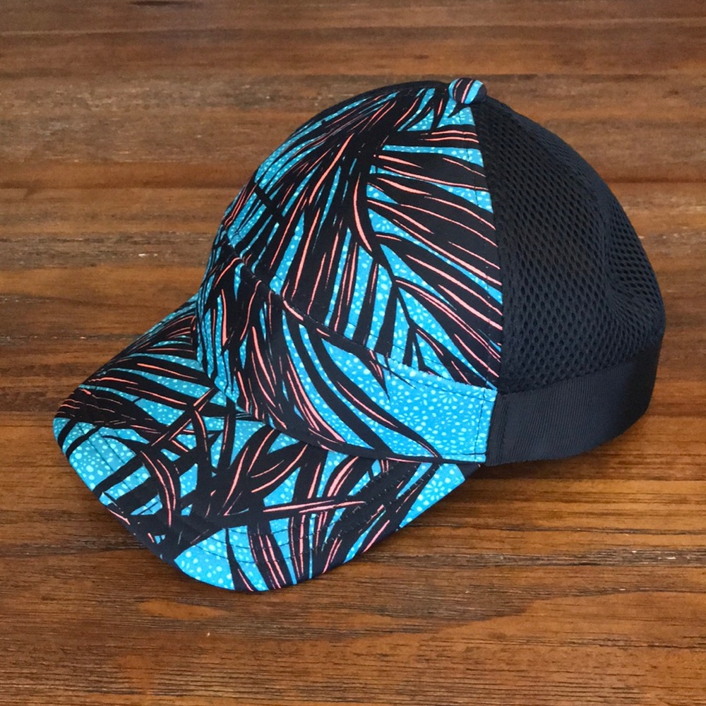 Lululemon Dash & Splash Cap - Palm Lace Print